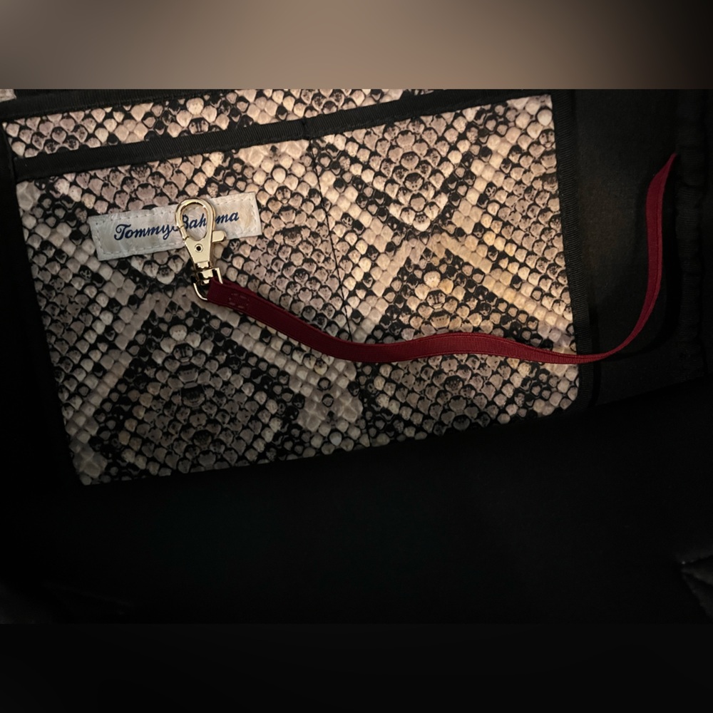 🆕 Tommy Bahama Black, Beige Gray Snake Print Tote 3 piece Set like new - Picture 8 of 11